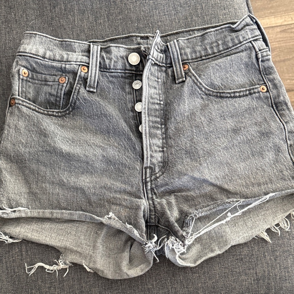 Gray Denim Women Shorts Levi’s 25